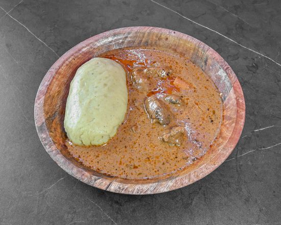 Foutou banane accompagné de sa sauce mafé