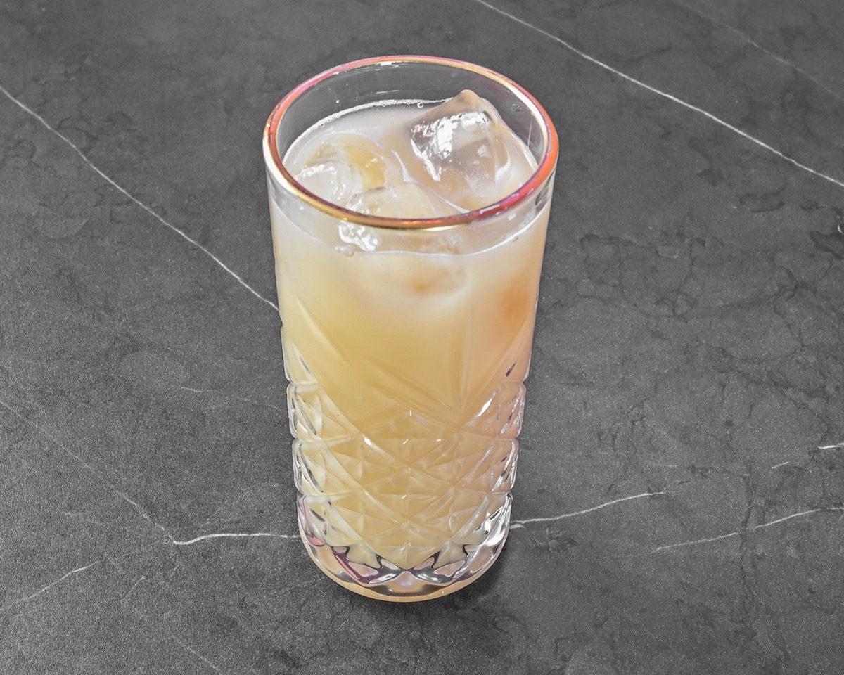 Jus de gingembre frais maison, servi frappé