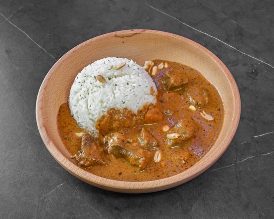 Mafé bœuf, sauce arachide onctueuse servie avec du riz blanc