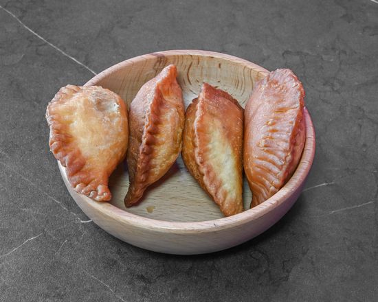 Pastels à la viande, chaussons frits croustillants