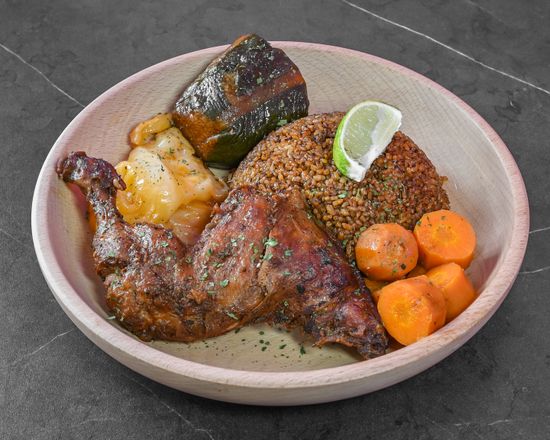 Thiéb riz rouge, thiéboudienne au poulet grillé — West Afri'K Nîmes
